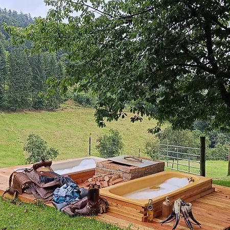 Western Style Planenwagen Glamping